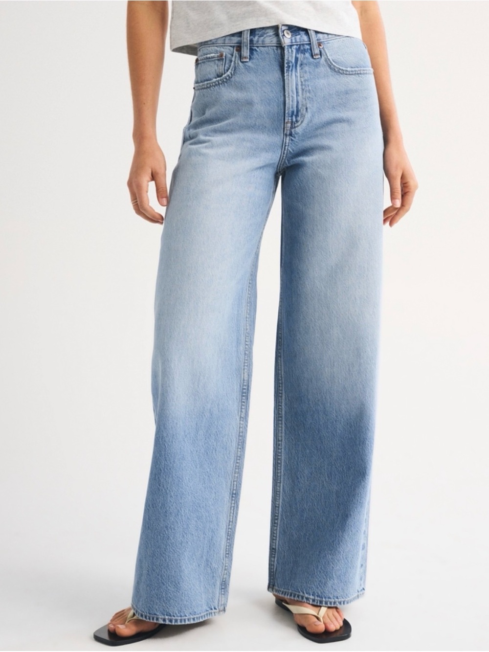Abercrombie High Rise Wide Leg Jean; 27 curve love